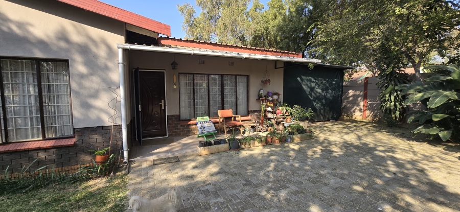 4 Bedroom Property for Sale in Geelhoutpark North West